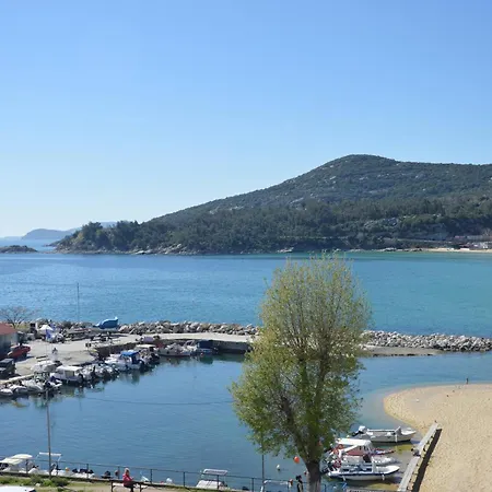 Side Iv * Kavala